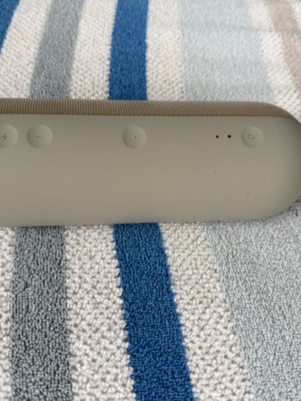 Beats Speaker - Champagne color, excellent sound! - Picture 2 of 4